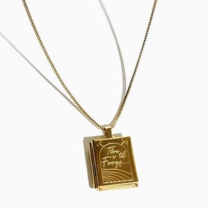 Collane con ciondolo Peri'sbox Acciaio inossidabile 18K Oro placcato Pvd Collana con medaglione con libro inciso Po Regali di laurea