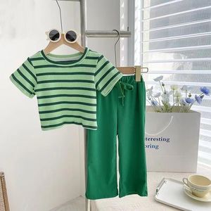 Zestawy odzieży Baby Girls Bawełniane ubrania Letnie krótkie rękawy i szerokie spodnie na nogi Zestaw Stripe Outfits Kids Top Spodni garnitur w salonie