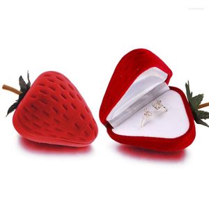 Torebki biżuterii aksamitne czerwone truskawkowe pierścień pudełko osobowość róża kształt serca pierścienie przechowywanie