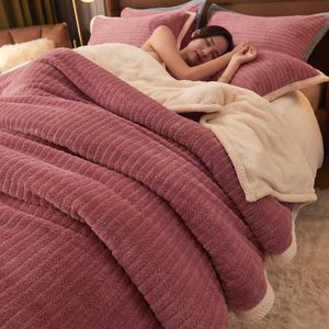 肥厚した二重層毛布ミルクウールブランケット冬のコーラルウールブランケットぬいぐるみ暖かいオフィス昼寝毛布寝具セット布団