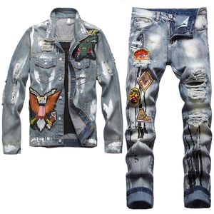 刺繍されたバッジメンズジャケットジーンズ2PCSセットレトロブルーデニムカーディガンとパンツファシュンスリムフィットパンクストリート男性服