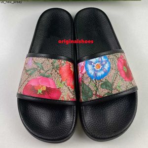 Slippers 2023 Дизайнерские тапочки для мужских женских модных классических плоских летних пляжных туфель