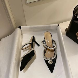 Sandálias A feminina moda apontou dedo baotou sapatos de salto alto senhora de casamento sexy com saltos de casamento com pérola deco festas femininas