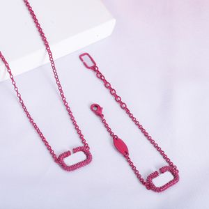 Designer Letter V Logo Pendant Necklace Armband Set Mediumvioletred Rhinestone Link Chain Women Luxury Jewelry