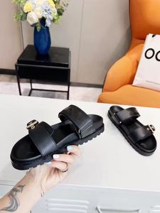 Sandálias de praia Mulheres monogramas Bom dia Comfort Slides planos lisam com couro marrom FLAP SANDAL FLAP 2 THELS COM FUGULAS DE DOLD FIGLE DE GOLHAS TIMPERS Size36