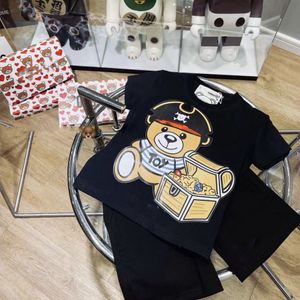 Set di vestiti per bambini Magliette a maniche corte Pantaloncini Ragazzi Bambini Orso Marchio di lusso britannico T-shirt larghe estive T-shirt per bambini Pantaloni Ragazze 2 pezzi abbigliamento cammello