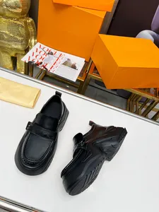 Com sapatos casuais de designer de caixa, tênis de baixa qualidade de homem de alta qualidade tigre bordado 0522