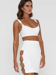 Dişi beyaz kayış mini elbise büstrier mahsul üst ve kesilmiş kısa elbise iki parça kolsuz kıyafet vücut kılıfı