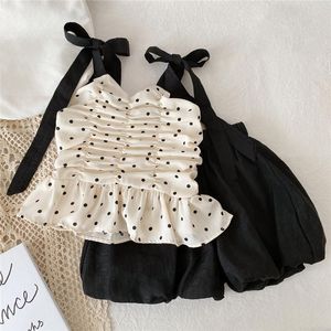 Roupas conjuntos de roupas coreanas, roupas de verão, roupas da moda Meninas da moda Spaghetti Tops e calças curtas pretas Doce fofo de 2pcs Conjunto