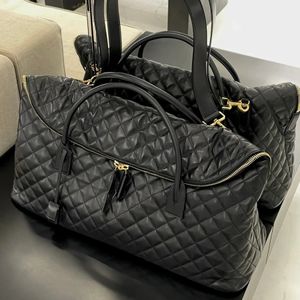 2023 Es Giant Travel Bag Black Fashion in Quilted Leather Maxi Supple Top Handles Duffle Metal Hardware Zip Closure Case Womens Mens Large Bags