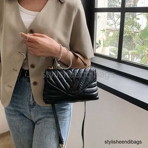 StylisheEndibagsデイパックバーンデイパック女性チェーンバッグ新しいファッション汎用性の高いインステクスチャ雰囲気ワンショルダークロスボディ女性バッグ
