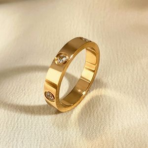 Gold Ring Women Wedding Ring Designer Ring for Woman Diamond Ring Pasted With Titanium Steel Classic Gold and Silver Roses Finns i diameter 1,5-2,1 cm ingen blekning
