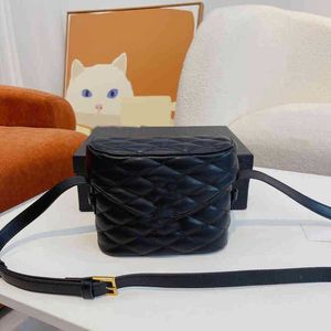 designer axel crossbody väskor på kvinnor lyx svart y quiltad läderlåda kedja axel kosmetisk väska plånböcker 220914