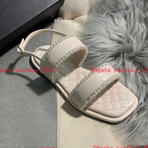 2024 Sandals Woman Designer Beach Shoes Flat Quilted Plaid Cowhide Slippers Slingbacks Shoes Buckle Pearls Luxury Slides Fashion Versatile