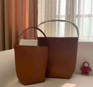 The Row Bucket Bag Axillary Totes Handtasche mit großem Fassungsvermögen, glattes Leder, luxuriöse Damen-Designer-Taschen, flacher Schultergurtverschluss, Clutch-Tasche, minimalistische Geldbörse, groß