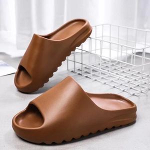 Slippers Coslony Slipper Borracha Men Choused Women Women Indoor 2023 Cool Bottom Slide macio Sapatos de praia Light Beach Slides