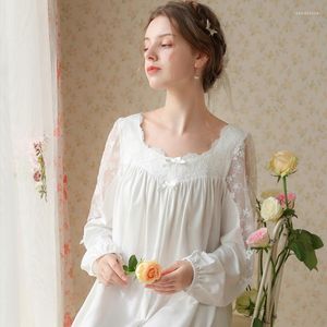 Kvinnors sömnkläder viktoriansk bomullsnattklänning Klänning Kvinnor Fransk stil Vintage Lace Sippe Långärmning Peignoir Fairy Nightgown Princess