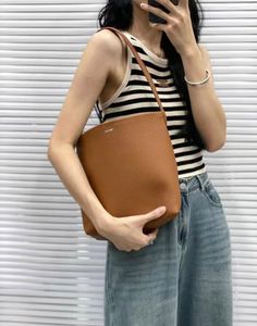 The Row Large Axillary Totes Bag Bucket Capacity Handbag Smooth Leather Luxury Women Designer Bags Flat Shoulder Strap Half Moon Tote Minimalist Purse