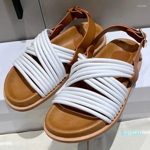 Designer Sandaler Summer Beach Vacation Women Sandal äkta lädermaterial Cross Belt Design Plattform Handgjorda Romanesque Feminino Shoe