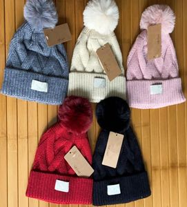 Australia Projektant Knitte Hats Winter Pompon Vailies Women Girls Frea Pom czaszka czapki maska ​​modna etykieta Crochet Hat Chunky Knitti6195043