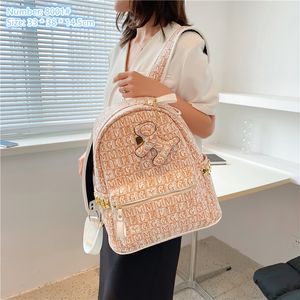 Hurtowe torby na ramię 4 kolory w stylu college'u nit osobowość plecak kreskówkowy wisiorek o dużej pojemności mody torebka popularna litery crossbody Bag 8001#