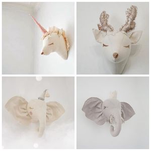 Peluche Roba da parete Simpatico unicorno Cervo Elefante Peluche Bambole di pezza Testa di animale Montaggio a parete per bambini Decorazione della stanza della ragazza Baby Nursery Room Decoration 230526