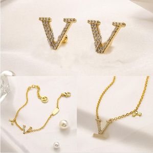 Top Quality 18K Gold Plating Silver Plated Jewelry Sets Never Fade Brand Letter Designer Stainless Steel Bracelet Earrings Necklace Inlaid Crystal Wedding Jewelry