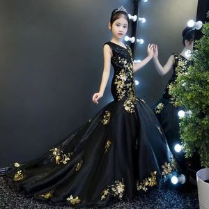 2023 Mermaid Flower Girl Dresses Lace Applique V Neck Rhinestones Söta tyllbarn Pageant Dress Black and Gold 3D Shiny Flower Floor Length Girl's Birthday Party