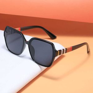 Solglasögon Fashion Brand Classic Outdoor Summer Designer Vintage Famous Oversize Square Frame Eyewear UV400 Sun Glasses Mer Catalog