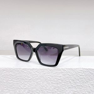 1030 CAT EYE SUNGLASSER SHADES SVARTGRÅ GRADIENT KVINNER SOMER DESIGNER SUNGLASSES SUNNIES GAFAS DE SOL SONNENBRILLE SHADES UV400 EGEEGE WED BOX