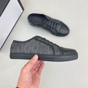 Herren-Kleiderschuhe, Golfschuhe, klassische Herren-Tennisschuhe, modische Spitzen-Canvas-Freizeitschuhe, Anzugschuhe, gehobene Herren-Basketballschuhe.