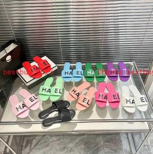 2024 New Beach Slippers Classic Flat Heel Sandals Summer Designer Flip Flops Leather Slides Women Casual Shoes Fashion Versatile