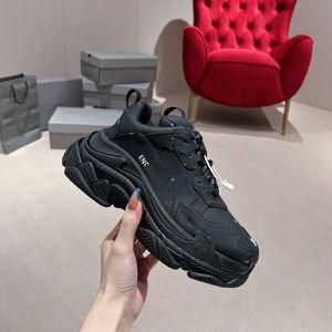 Designer sneakers balencaigaity löpskor mode lyx trippel s sneaker kvinnor män sportsko ny tränare dfgfbcv