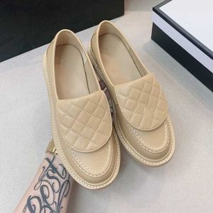 Luxury Loafers Shoes Fashion Woman C Brand Turn-Over Edge Greenow Mouth Casual Flat Shoes Kvinnliga äkta läder Enkelskor Ccity