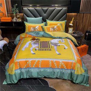 I set di biancheria da letto di design di lusso coprono biancheria da letto di design queen size in velluto 4 pezzi set di federe set di biancheria da letto con stampa di cavalli decorati per la casa