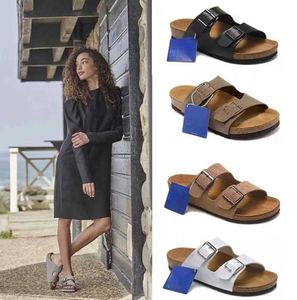 Designer Boston CLOG Slippers OP23 Berömda kvinnors mäns bilder Summer Cork Sandaler Fashion Flat Luxury Slide Sandaler Beskable Design 64ESS