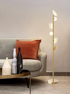 Lampadari Farfalla Lampada da terra italiana Moderno divano ad angolo minimalista accanto al soggiorno Verticale Nordic Light Luxury