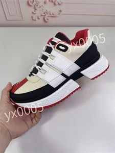 Top Designer Hot Flat Sneaker Trainer أحذية غير رسمية أحذية بيضاء منصة أزياء منصة الرجال المنخفضة أحذية رياضية منخفضة