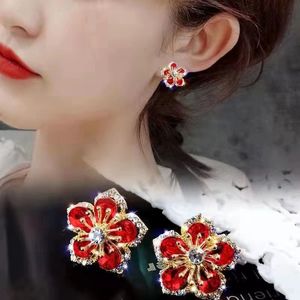 Designer Classic Women's Stud Earrings 925 Silver Needle Cherry Blossom Petals Diamond Stud Earrings Fashion Luxury Red Crystal Stud Women Jewelry