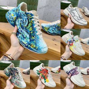 Designer Luxury Rhyton Casual Shoes Thick Sole skrymmande konstruktion Multicolor Neon Yellow Mens Women Glitter Rainbow Trainers Dad Platf23MJ#