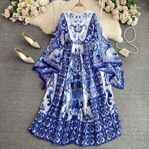 Casual Dresses Beach Style Maxi Dress Women Lose Holiday Batwing Sleeve Blue and White Porslin Print Bohemian Summer Clothing för 2023