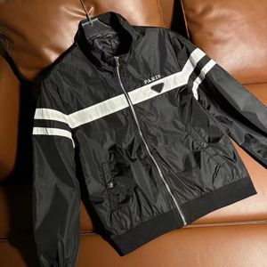 Man Jackets Fashion Coats Bomber Jacket Mens Spring Autumn Coat med bokstäver Budge Asiatisk storlek M-4XL