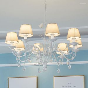 Lampadari Villa Soggiorno Metallo bianco Illuminazione nordica Luminaria Paralume a LED Lampadario a soffitto in ferro Luce Lustro vintage