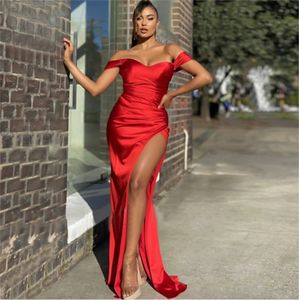 Rote sexy Meerjungfrau-Abschlussballkleider mit hohem Schlitz, schulterfrei, Falten, Satin, langes formelles Kleid in Übergröße, Damen-Abendkleider im Großhandel