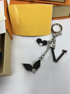Yüksek kaliteli anahtarlık moda kadınlar erkekler el yapımı araba anahtar zincirleri şık toka tasarımcısı lüks anahtar zincirli çanta kutu ve toz çantaları