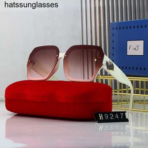 2022 Novos óculos de sol poligonais sem moldura Moda Os óculos de sol Avançado Sense Feminino Dois para um para um