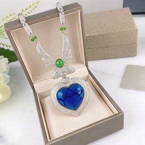 Designer Collection Exquisite Necklace Women Lady Inlay Full Diamond Synthetic Sapphire Heart Pendant Plated Gold Color Dinner Party Chain High quality Jewelry