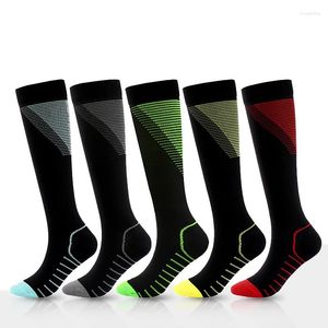 Sports Socks Professional Compression för män och kvinnor Färgglada ränder som körs Stöd Elastisk fitness Ankel