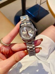 Yüksek kaliteli kadın tasarımcı izle kuvars hareket takvimi kol saati 32mm elmas kadran paslanmaz çelik kayış safir ayna lüks saat