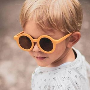 Óculos de sol 2023 Chegada Crianças Quadro redondo copos de sol pequeno Corte garoto Gils Jelly cor 13 cores UV400